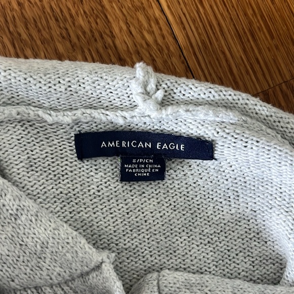 American Eagle Light Hooded Sweater - Picture 4 of 4